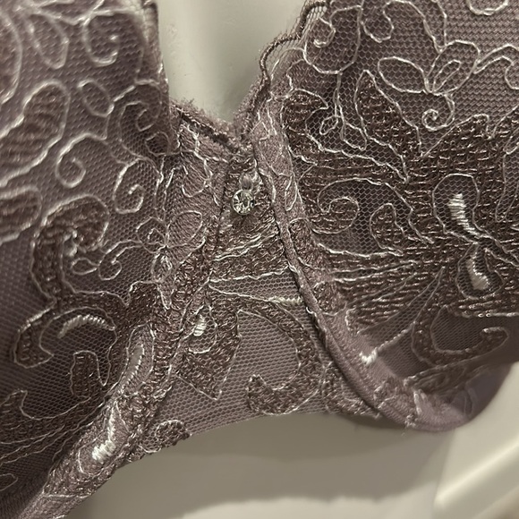 Playtex Secrets Lifts & Support Underwire Bra Size 38D - Picture 2 of 5